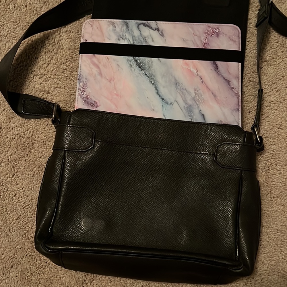 Authentic crossbody Louis Vuitton bag - Picture 9 of 9